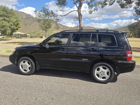 Used 2006 Toyota Highlander 4WD V6 w/ 3rd Row image 7