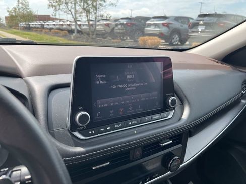 Used 2023 Nissan Rogue SV image 8