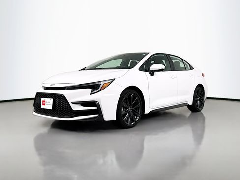Certified 2025 Toyota Corolla SE FWD image 3