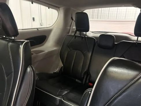 Used 2024 Chrysler Pacifica Limited FWD image 14