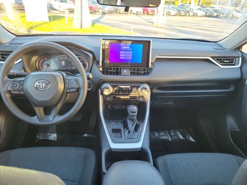 Used 2025 Toyota RAV4 XLE image 10