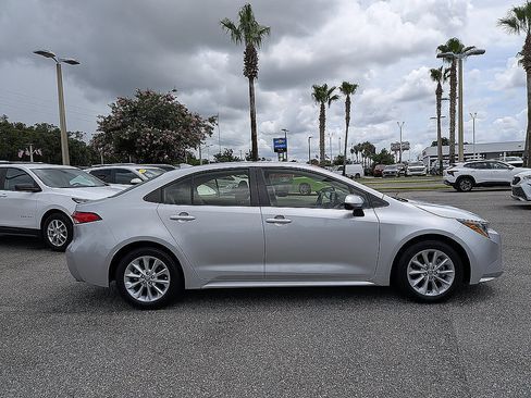 Used 2022 Toyota Corolla LE w/ LE Convenience Package FWD image 2