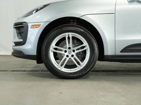 Certified 2025 Porsche Macan AWD/4WD image 42