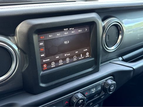Used 2019 Jeep Wrangler Unlimited Sahara AWD/4WD image 7