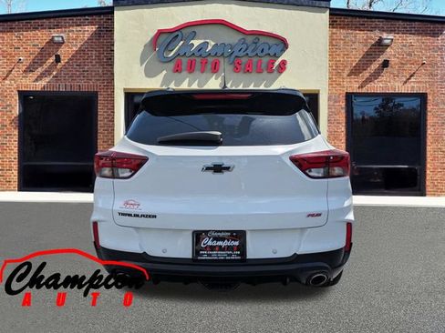 Used 2021 Chevrolet TrailBlazer RS w/ Technology Package FWD image 5