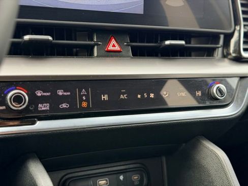Used 2025 Kia Sportage EX image 15