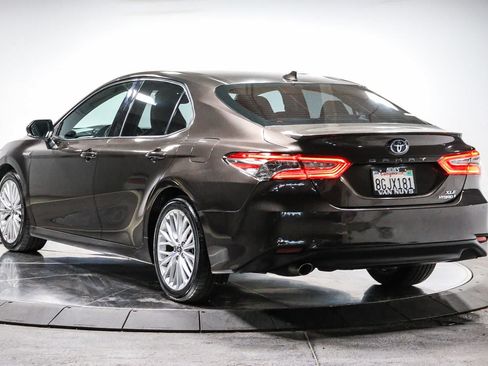 Certified 2018 Toyota Camry XLE w/ Audio Package FWD image 3