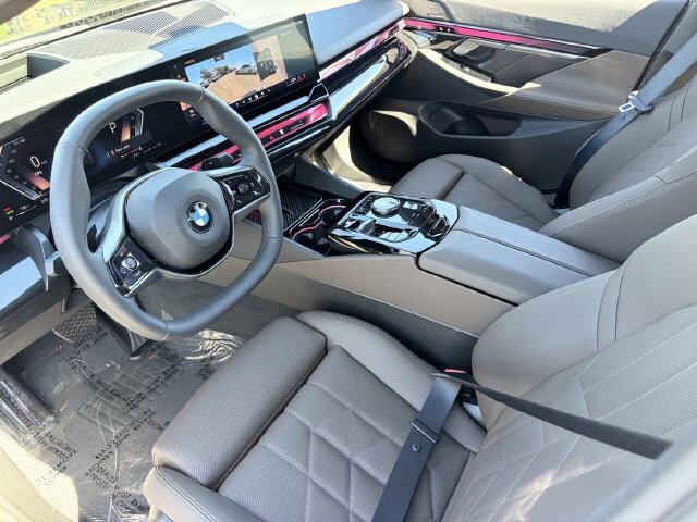Used 2026 BMW 540i xDrive w/ Premium Package AWD/4WD image 19