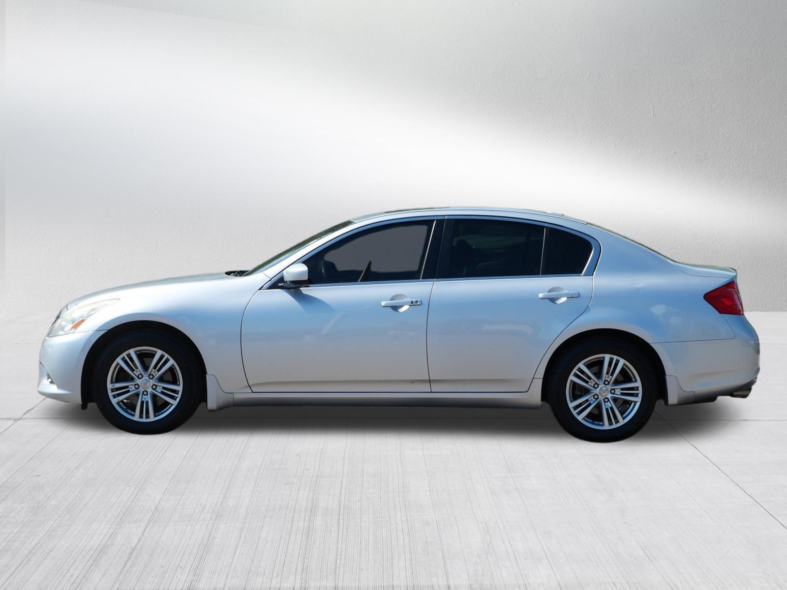 Used 2013 INFINITI G37 x Sedan w/ Premium Pkg AWD/4WD image 4