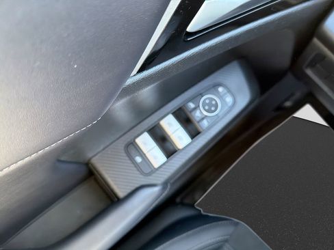 Used 2024 Mitsubishi Outlander SE image 18