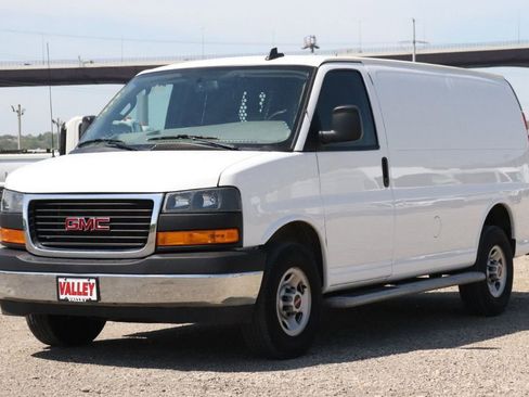 Used 2024 GMC Savana 2500 w/ Driver Convenience Package RWD image 4
