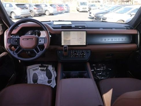 Used 2025 Land Rover Defender 110 image 27