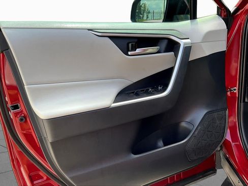 Used 2019 Toyota RAV4 XLE FWD image 22