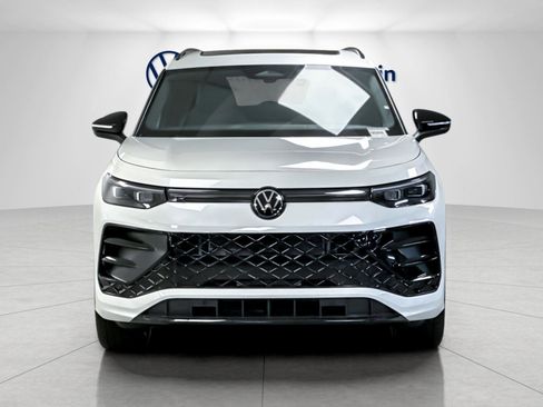 New 2026 Volkswagen Tiguan SE R-Line image 8