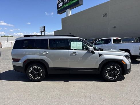 Used 2025 Hyundai Santa Fe SEL image 2