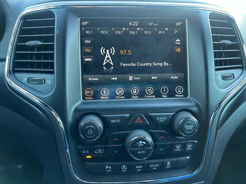 Used 2018 Jeep Grand Cherokee Laredo image 15