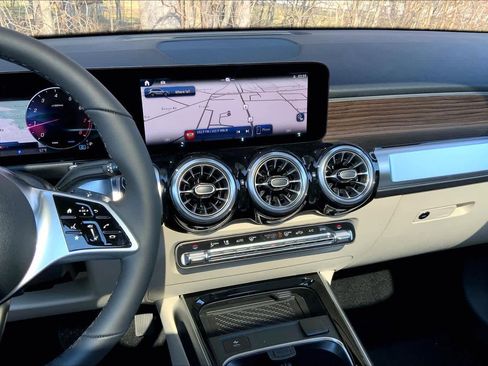 New 2026 Mercedes-Benz GLB 250 4MATIC image 6