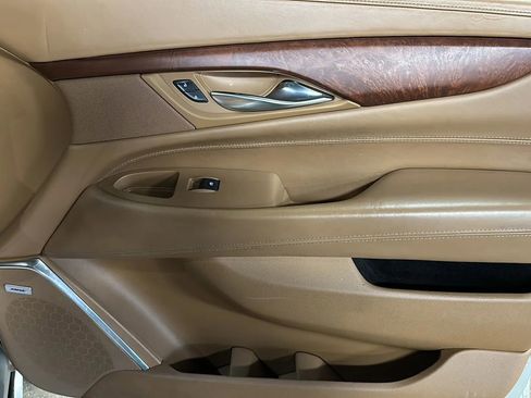 Used 2016 Cadillac Escalade Platinum image 26