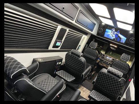 Used 2022 Mercedes-Benz Sprinter 3500 image 2