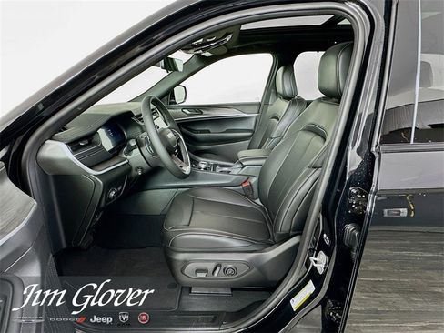 New 2025 Jeep Grand Cherokee Limited w/ Luxury Tech Group II image 21