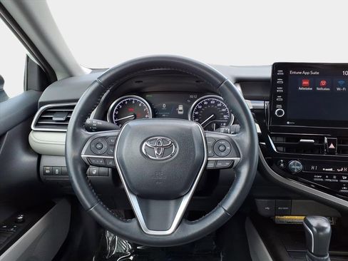 Used 2021 Toyota Camry XLE image 11