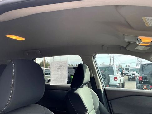 Used 2023 Nissan Rogue S image 30