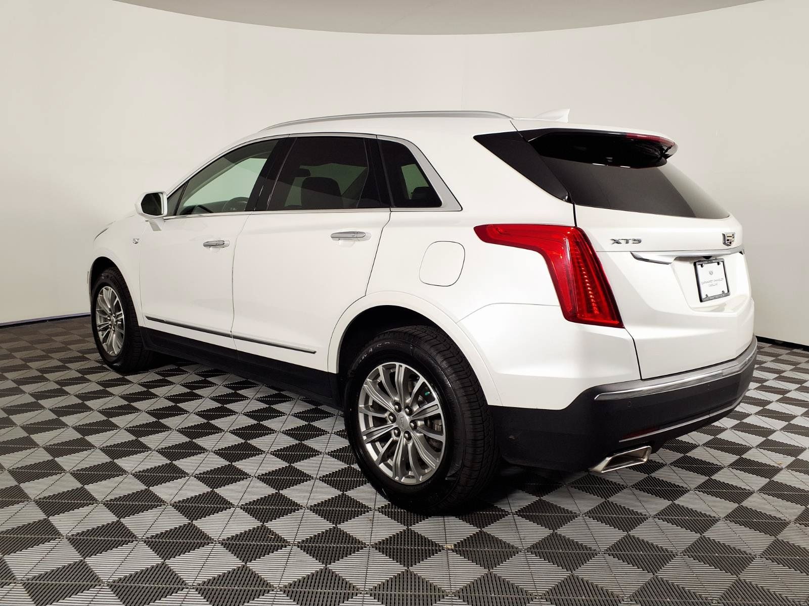 Used 2017 Cadillac XT5 Luxury FWD image 6