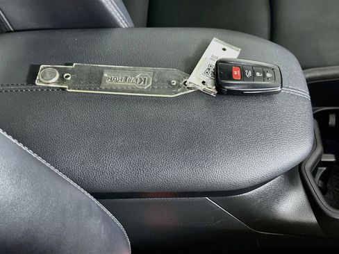 Used 2023 Toyota RAV4 XLE Premium FWD image 33
