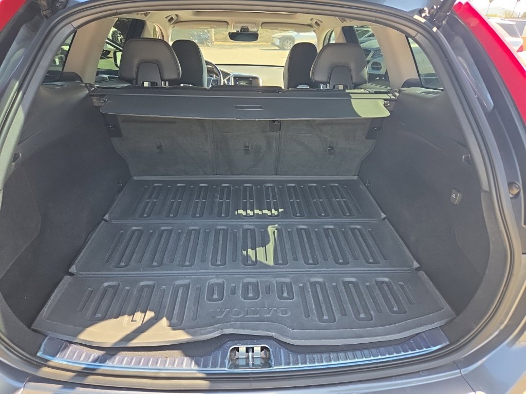 Used 2017 Volvo XC60 T5 Inscription w/ Preferred Option Package FWD image 12