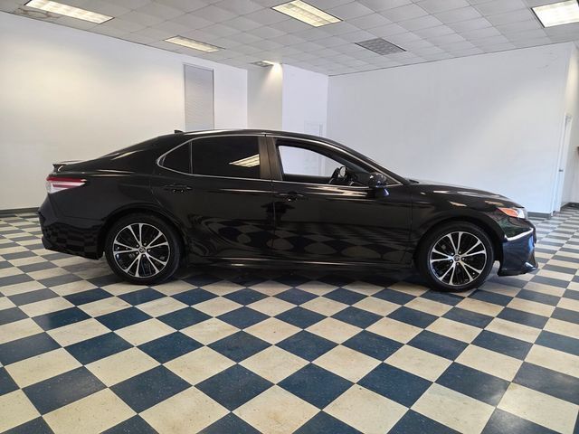 Used 2020 Toyota Camry SE FWD image 9