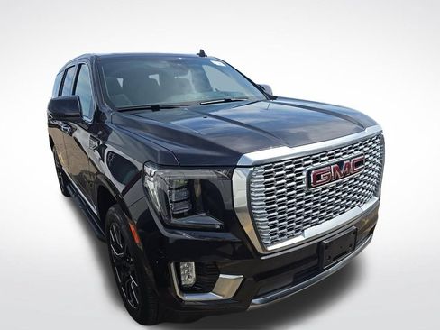 Used 2024 GMC Yukon Denali w/ Advanced Technology Package AWD/4WD image 3