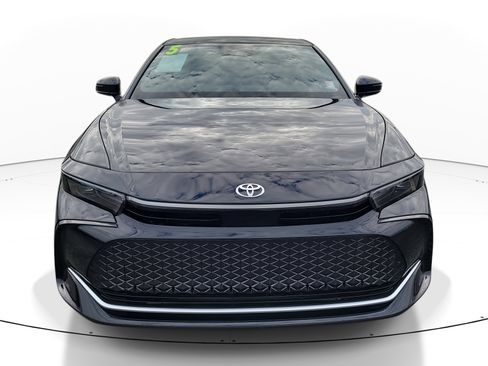 Used 2025 Toyota Crown XLE image 2