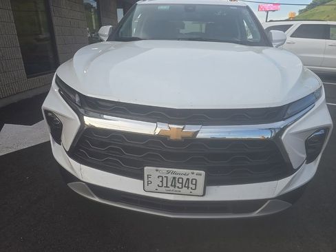 Used 2025 Chevrolet Blazer LT AWD/4WD image 2
