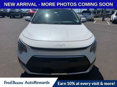 Used 2023 Kia Niro EX FWD image 2