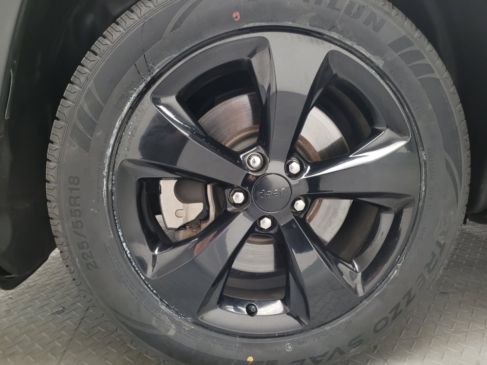 Used 2018 Jeep Cherokee Latitude w/ Altitude Package FWD image 31