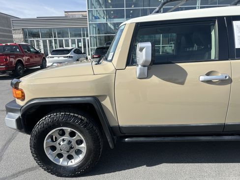 Used 2012 Toyota FJ Cruiser 4WD w/ Convenience Pkg image 30