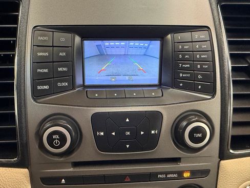 Used 2016 Ford Taurus SEL FWD image 18