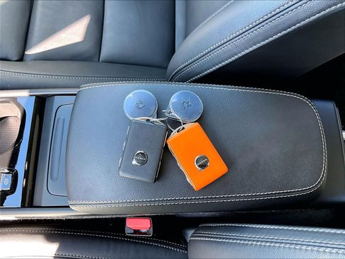 Used 2025 Volvo XC40 B5 Plus image 14