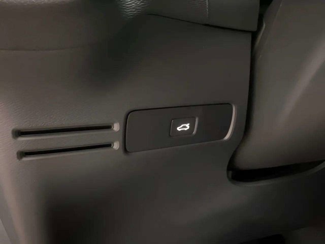 Used 2023 Volvo XC40 Recharge Ultimate AWD/4WD image 31