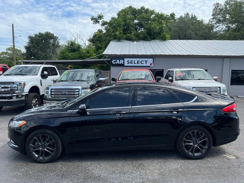 Used 2018 Ford Fusion SE w/ Fusion SE Technology Package FWD image 8