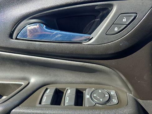 Used 2021 Chevrolet Equinox LT image 28