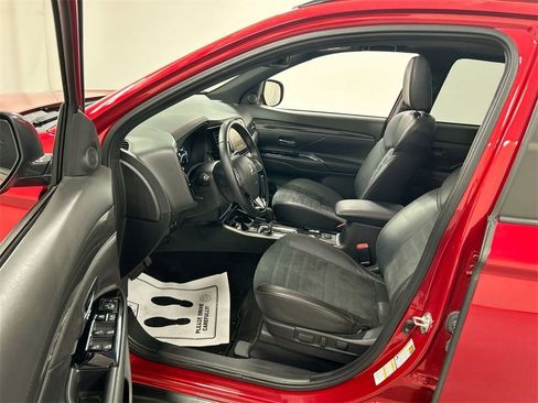 Used 2020 Mitsubishi Outlander LE image 9