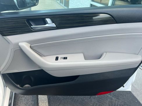 Used 2017 Hyundai Sonata Limited FWD image 16