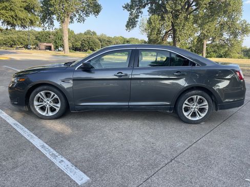 Used 2015 Ford Taurus SE image 8