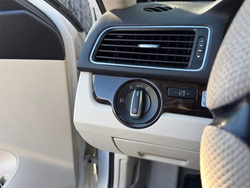 Used 2014 Volkswagen Passat TDI SEL Premium image 14