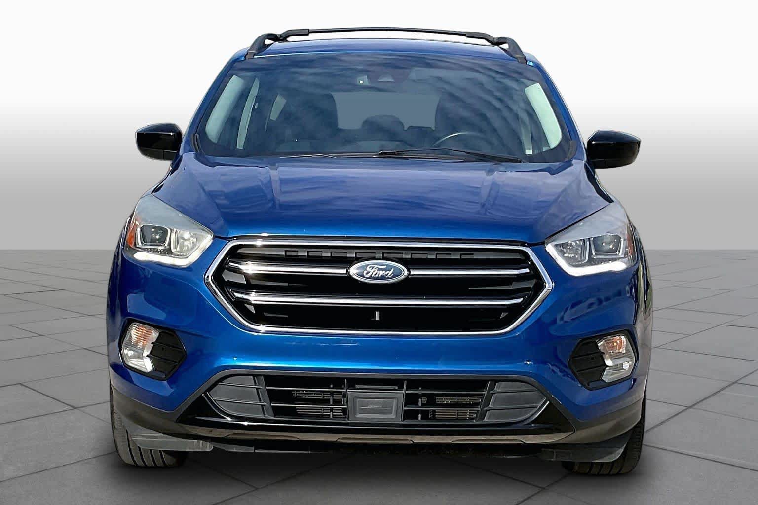 Used 2018 Ford Escape SE w/ SE Sport Appearance Package FWD image 3