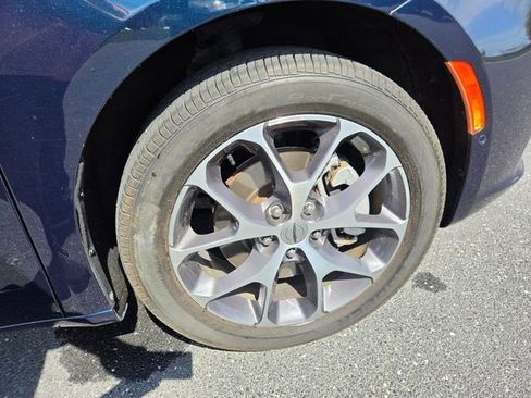 Used 2021 Chrysler Pacifica Limited w/ Premium & Safety Sphere Group image 29