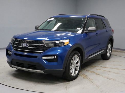 Used 2023 Ford Explorer XLT w/ Equipment Group 202A AWD/4WD image 8