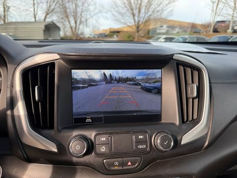 Used 2022 GMC Terrain SLT image 19