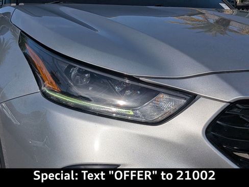 Used 2023 Toyota Highlander XSE image 11